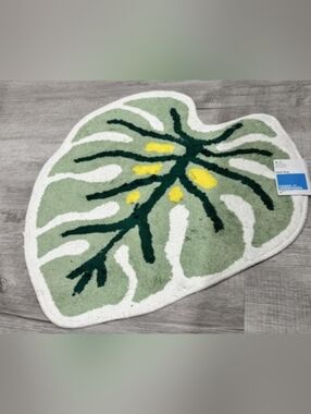 Room Essentials Green Leaf Bath Mat with Yellow Accents